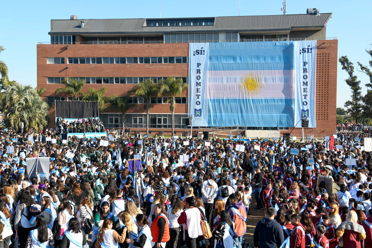 Leonardo Nardini acompañó a más de 4700 estudiantes en su Promesa a la Bandera.