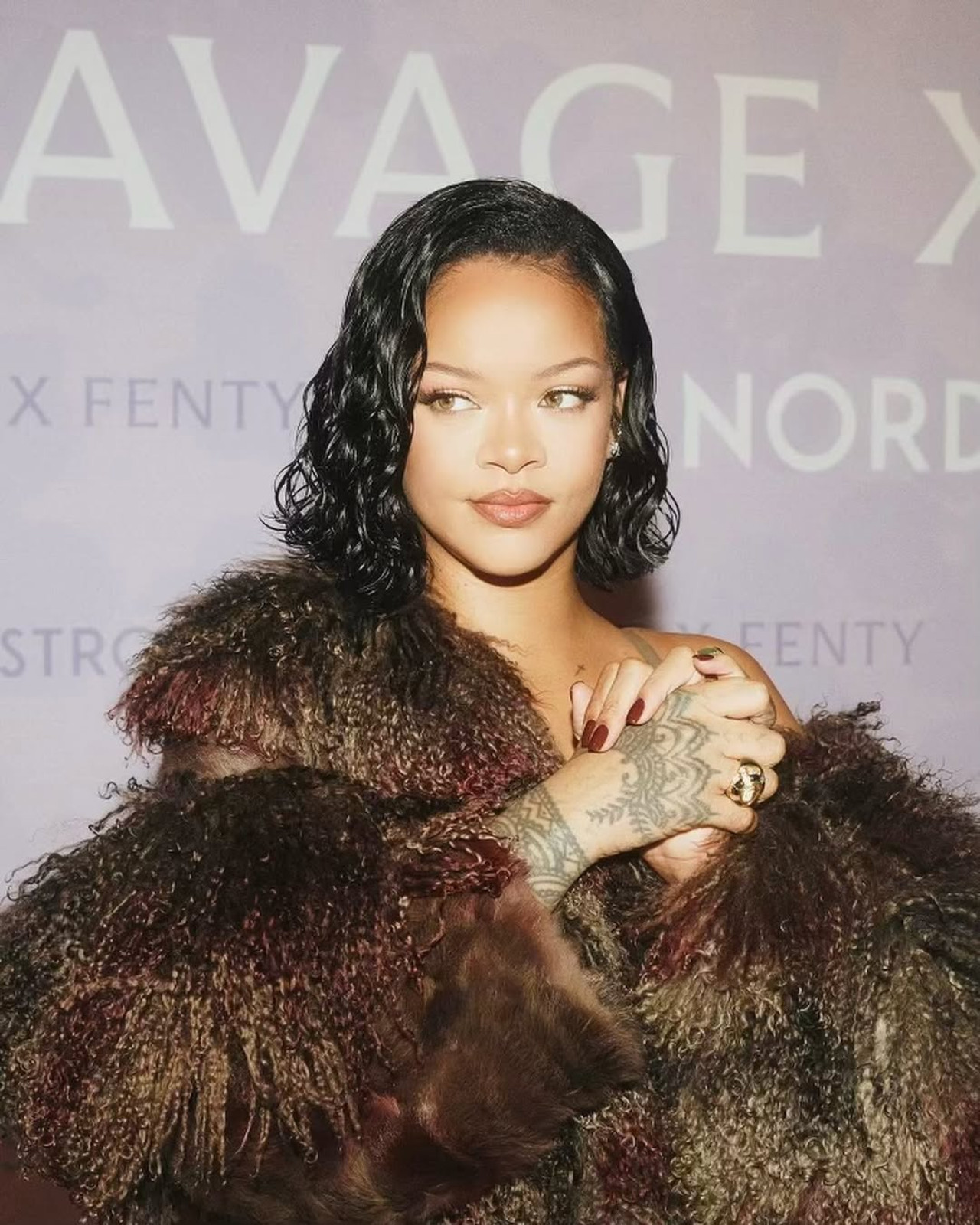 Corte de pelo short bob. Foto Instagram @badgalriri
