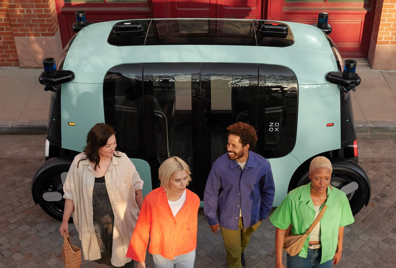 Zoox, el robotaxi diseñado por Amazon, tiene capacidad para 4 personas. Foto: X @zoox
