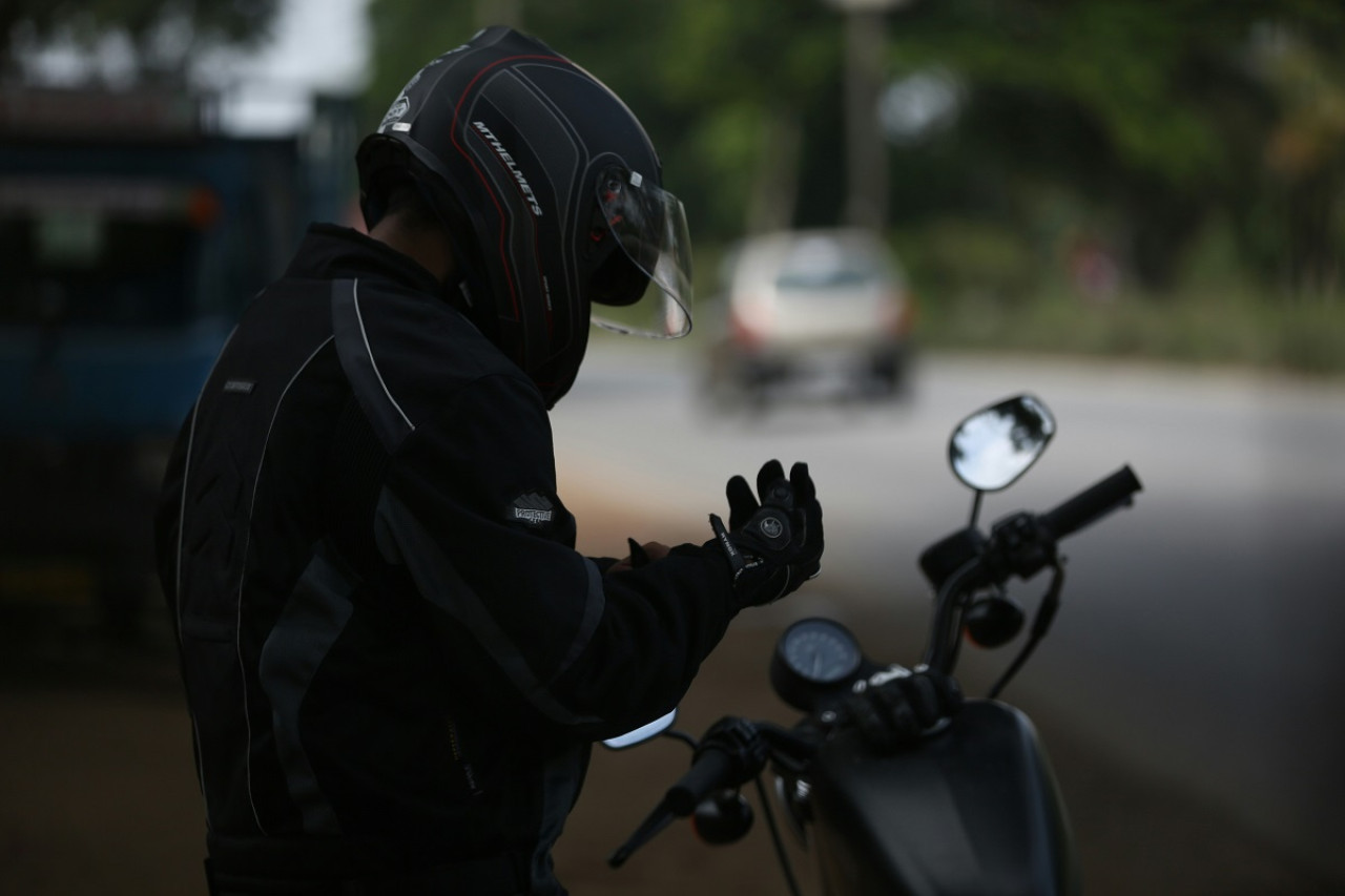 Motos; motociclista. Foto: Unsplash.