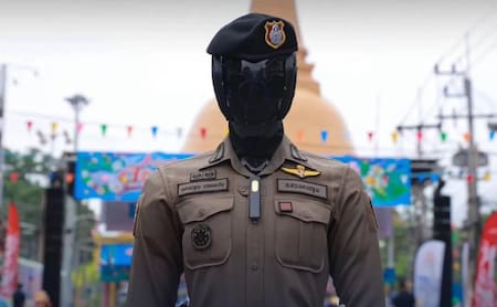 Robot policía de Tailandia. Foto: Real Policía Tailandesa