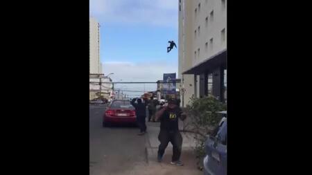 Ecuatoriano cae desde un sexto piso en Chile