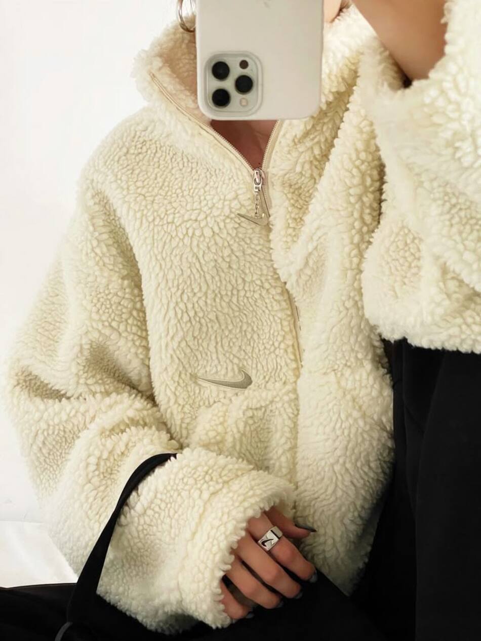 Chaquetas cazadoras peludas. Foto Pinterest Anna Yanushchyts