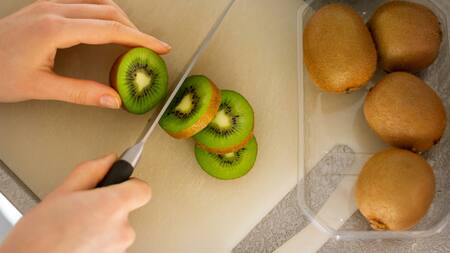 La parte del kiwi que nadie come y está repleta de propiedades. Foto Unsplash.