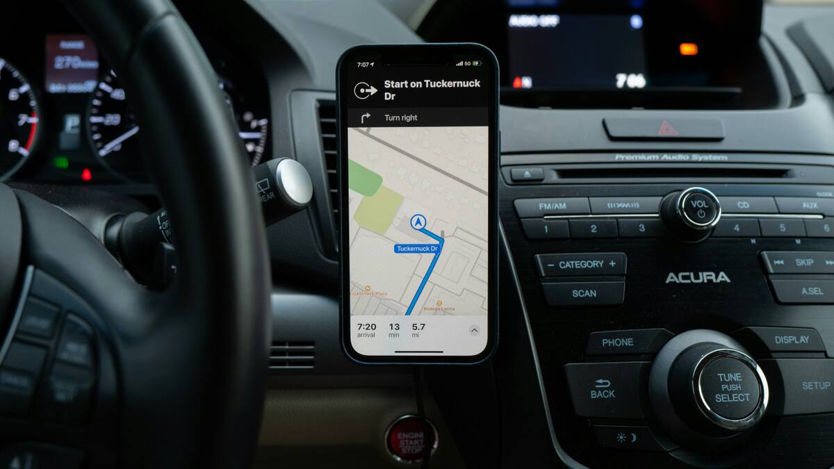 Autos, GPS, Google Maps. Foto: Unsplash