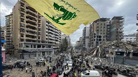 Banderas de Hezbollah en las calles de El Líbano. Foto: EFE.