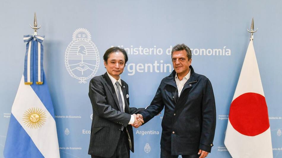 Massa con el embajador japonés. Foto: NA.