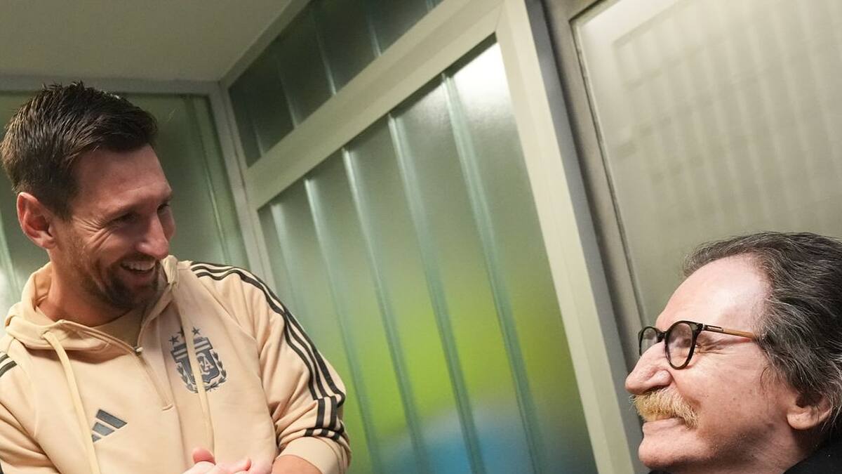 Charly García junto a Lionel Messi.