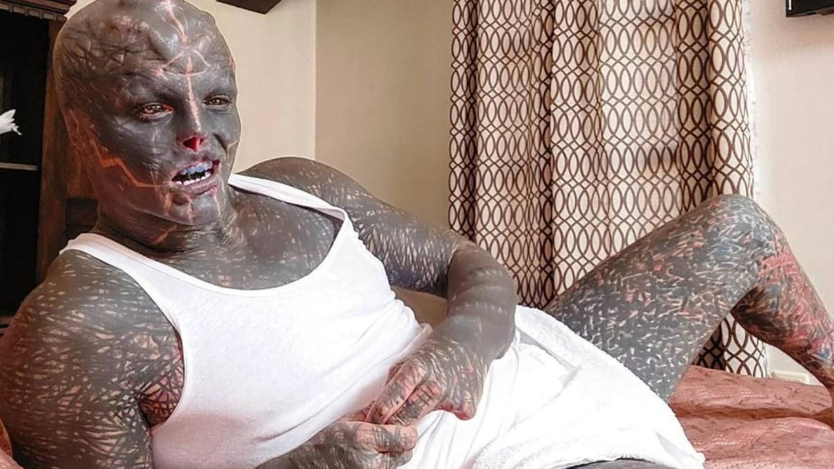 Se amputó partes de su cuerpo y ahora va por su pene: "Black Alien" quiere parecer un alienígena