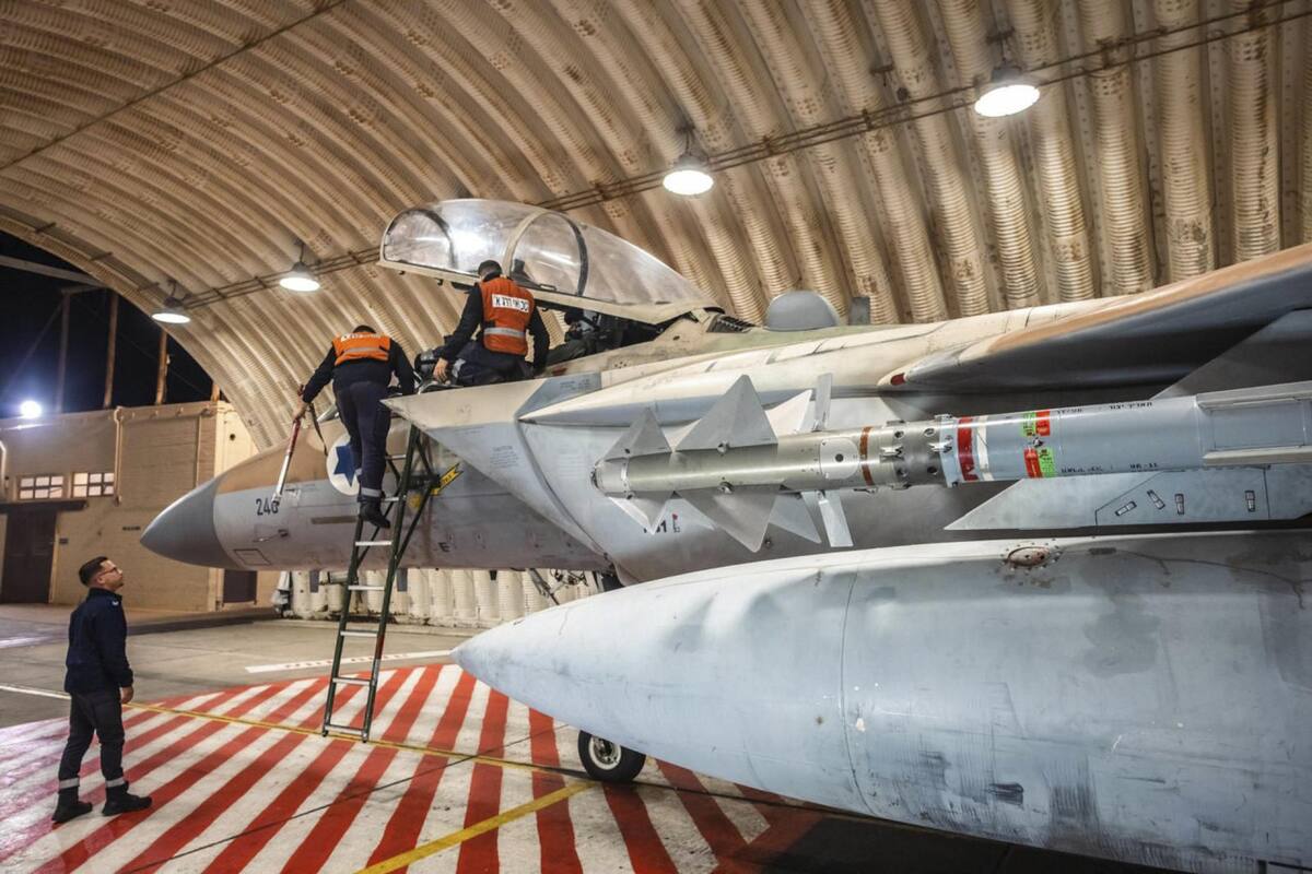 Pilotos del Ejército de Israel tras la intercepción de misiles iraníes. Foto: EFE