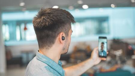 Videollamada de WhatsApp. Foto: Unsplash