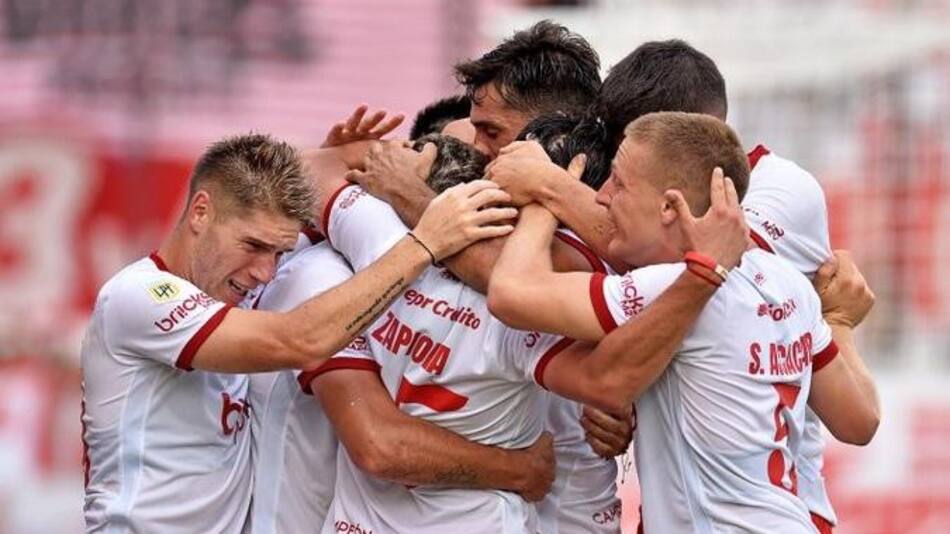 Festejo de Estudiantes ante Independiente de Chivilcoy por la Copa Argentina. Foto: @EdelpOficial.