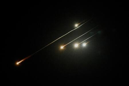 Misiles de Irán caen en Israel. Foto: Reuters/Amir Cohen