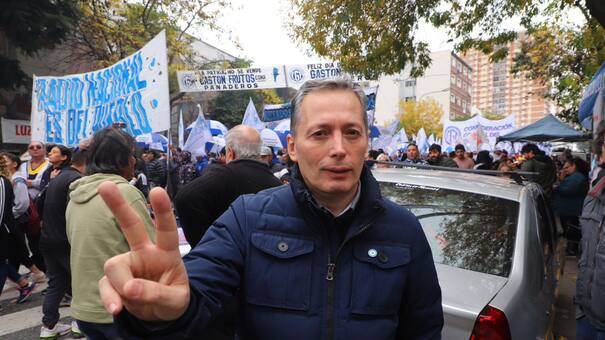 Fernando Gray participó de la movilización por el Día de la Trabajadora y el Trabajador