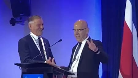 Reconocimiento de la AISS a Carlos Castagneto. Foto: captura de video.