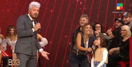 Marcelo Tinelli y su llamativo cruce con la hija de Floppy Tesouro. Foto: Captura de video.