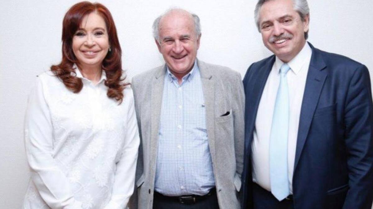 Oscar Parrilli junto a Cristina Kirchner y Alberto Fernández