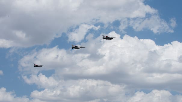 Presentación de los F-16: Milei encabezó el acto en Córdoba de los aviones que sobrevolaron la Ciudad