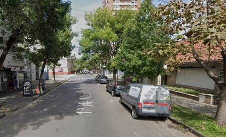 La víctima calmó al ladrón con comida, Netflix y un cigarrillo.