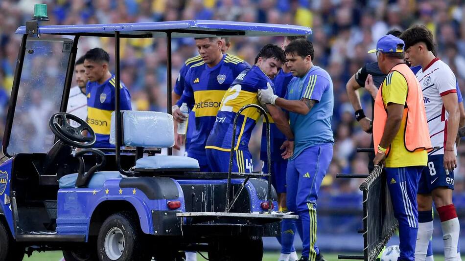 Lucas Blondel se retiró en camilla de la cancha. Foto: NA.