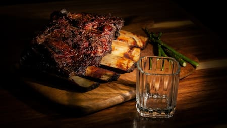 Asado; carne; costillar. Foto: Unsplash.