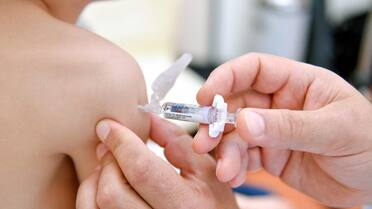 Vacuna contra el sarampión: adelantan la segunda dosis ante el riesgo de la enfermedad