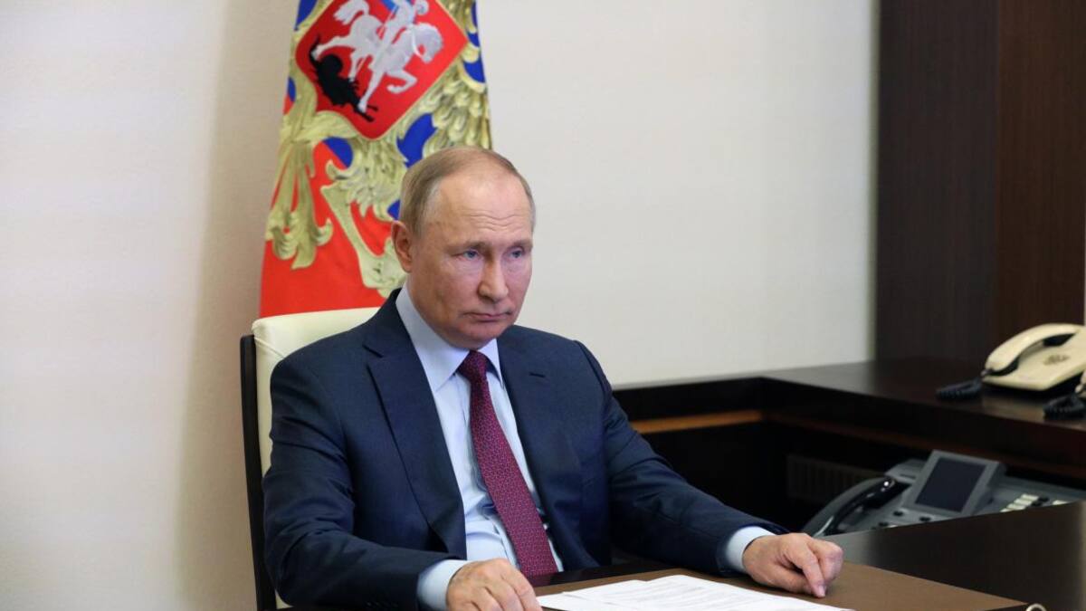 El presidente ruso Vladimir Putin asiste a la ceremonia de inauguración del puente Arkhangelsky _ EFE