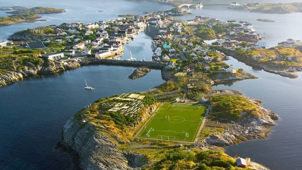 En pleno Círculo Polar Ártico y rodeado por un bello paisaje: así es el estadio más austral del mundo