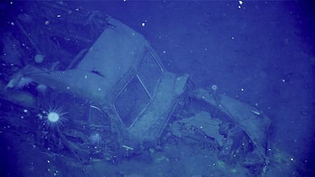 El auto Ford que encontraron en un portaaviones hundido durante la Segunda Guerra Mundial. Foto: X/@oceanexplorer