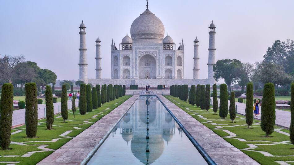 El Taj Mahal es un monumento funerario de India construido entre 1632 y 1654. Unsplash.