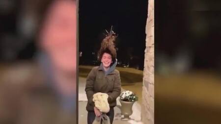 Viral: los pelos de punta, se le congelaron por la ola de frío