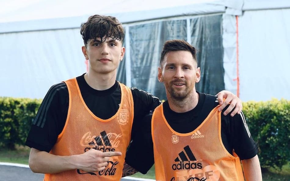 Alejandro Garnacho con Lionel Messi. Foto: Instagram @garnacho7.