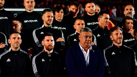 Lionel Messi junto a Maxi Rodríguez en su despedida. Foto: Gentileza @ConclusionRos (Darío Soldani).