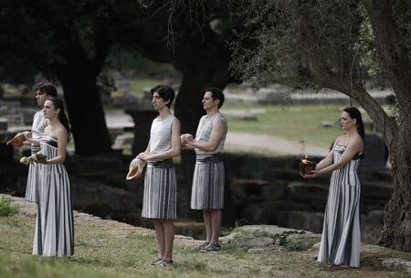 Encendido de la llama olímpica en Atenas, Grecia. Foto: Reuters.