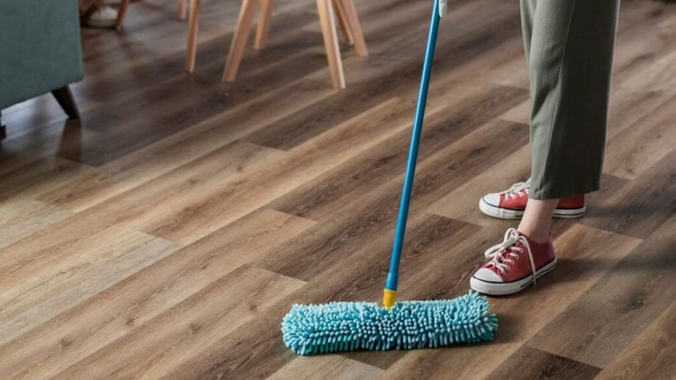 Usar vinagre para limpiar los pisos ayuda a atraer la buena energía