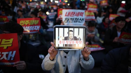Marcha contra Yoon Suk-yeol en Corea del Sur. Foto: REUTERS.