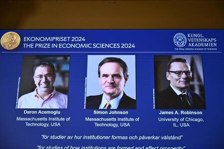 Los ganadores del Nobel de Economía 2024: Daron Acemoglu, Simon Johnson y James Robinson . EFE