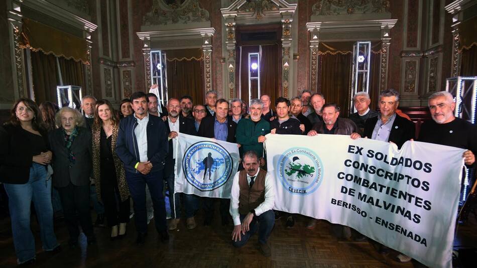 Axel Kicillof en acto homenaje a los ex combatientes de Malvinas