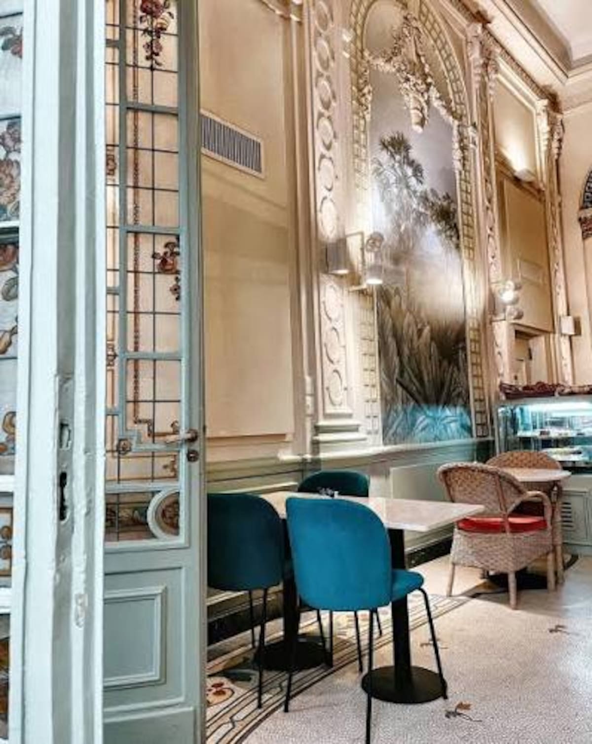 Jardín de invierno de estilo francés dentro de la cafetería Gontran Cherrier en San Nicolás