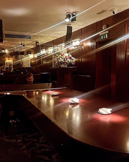 Toni Piano Bar, el lugar de Madrid donde echaron a dos parejas argentinas. Foto Instagram @toni2piano