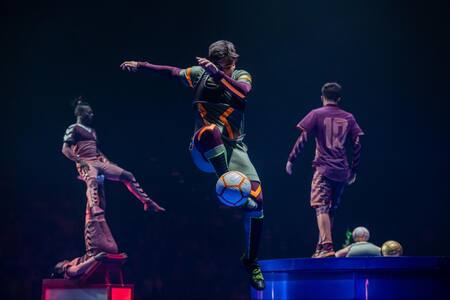 MESSI10, obra homenaje del Cique du Solei_Cirque du Solei