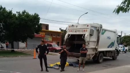 Un recolector de basura murió aplastado en el camión que viajaba. Foto: redes sociales.