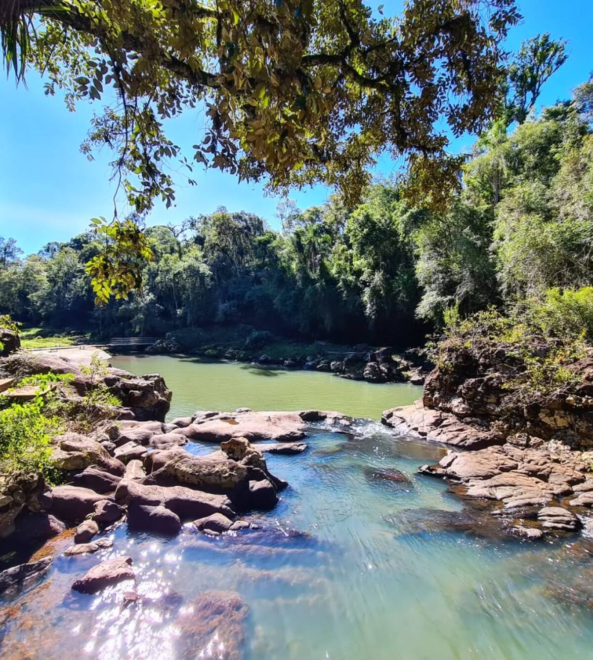 Gruta India, Misiones. Foto Instagram @demitierraroja_almundo