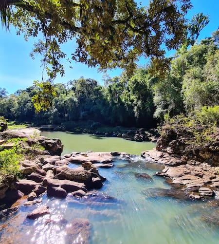 Gruta India, Misiones. Foto Instagram @demitierraroja_almundo