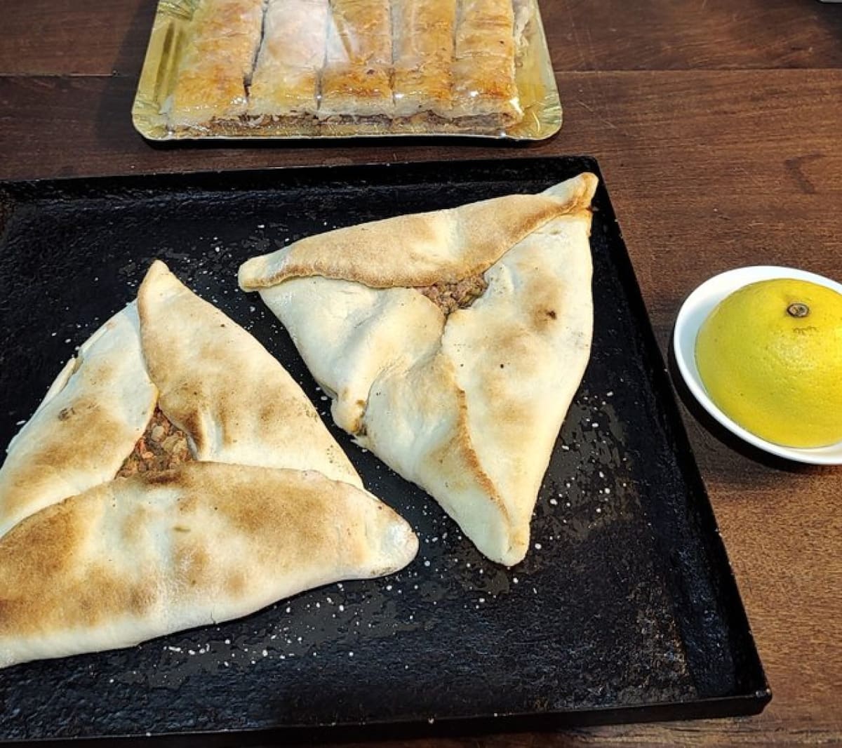Las clásicas empanadas árabes o ''fatay''. Foto Twitter @HYFU00.