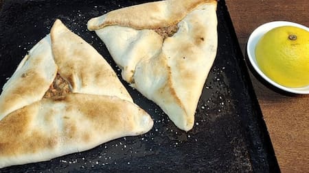 Las clásicas empanadas árabes o ''fatay''. Foto Twitter @HYFU00.