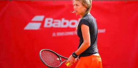 Melina Ferrero, tenista argentina suspendida por el arreglo de partidos.