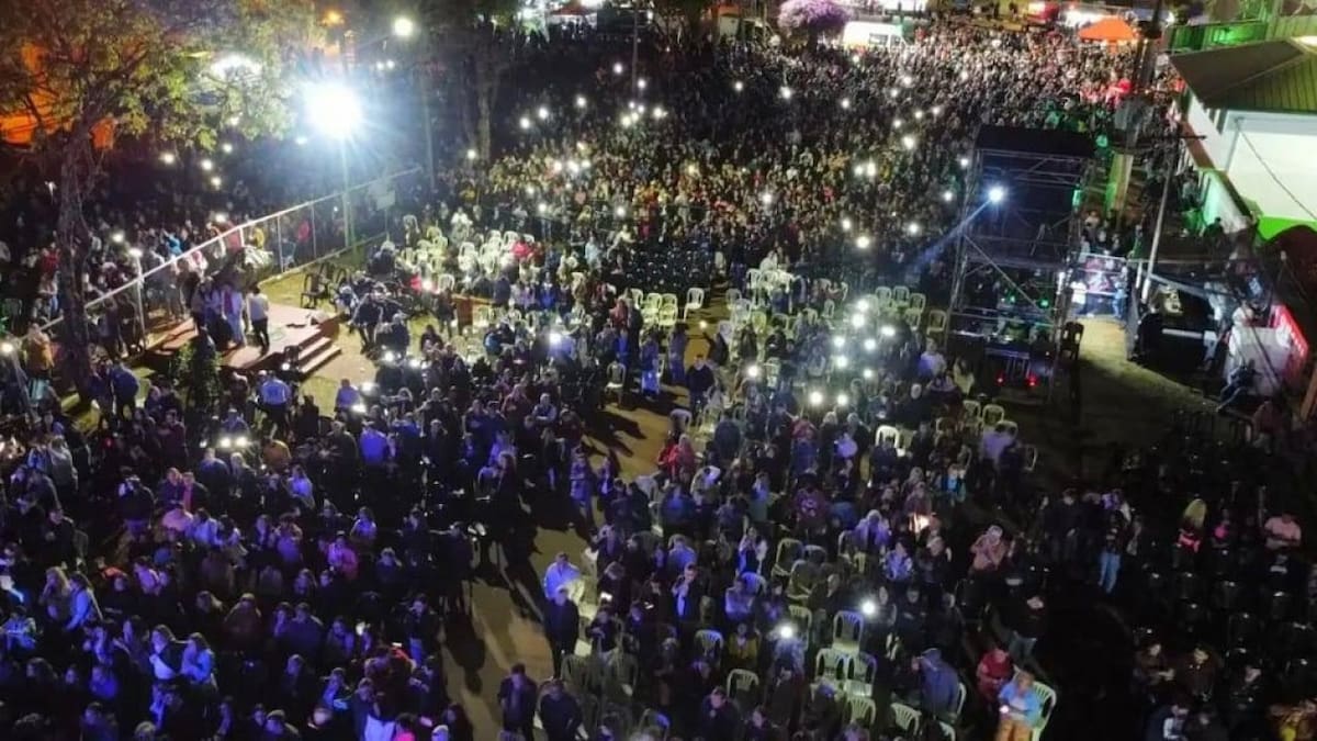 Cada año, miles de personas llegan a la celebración de la yerba mate. Foto: Fiesta de la yerba mate.
