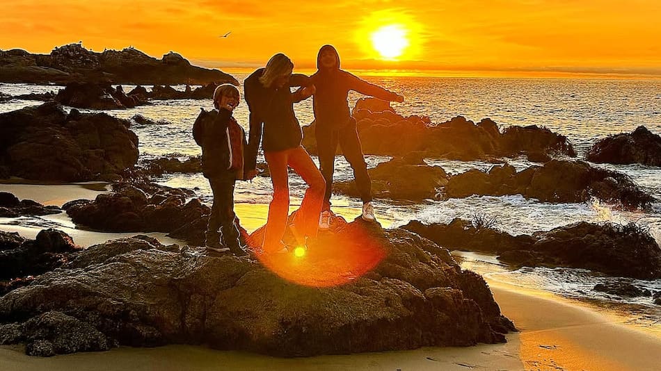 Julieta Prandi junto con sus hijos.