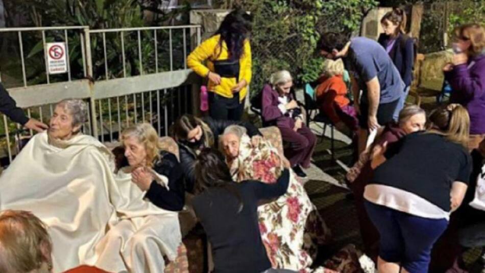 Geriátrico incendiado en Villa Urquiza. Foto: NA.